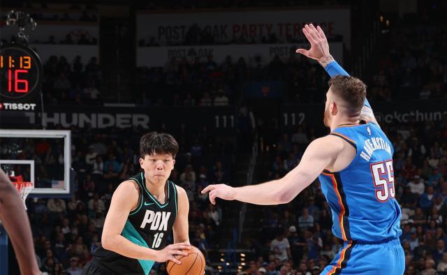 首个三分+单臂空接！杨瀚森再闪耀：生涯得分超周琦