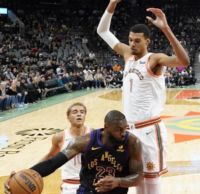 开云app下载-间隔20年状元对决！文班VS詹皇：我没特别感觉