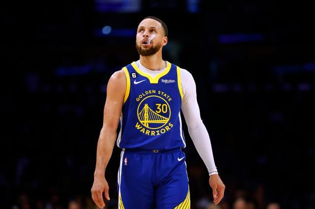 开云体育官网-卫冕冠军客场大溃败！裁判吹罚不公导致勇士输球？