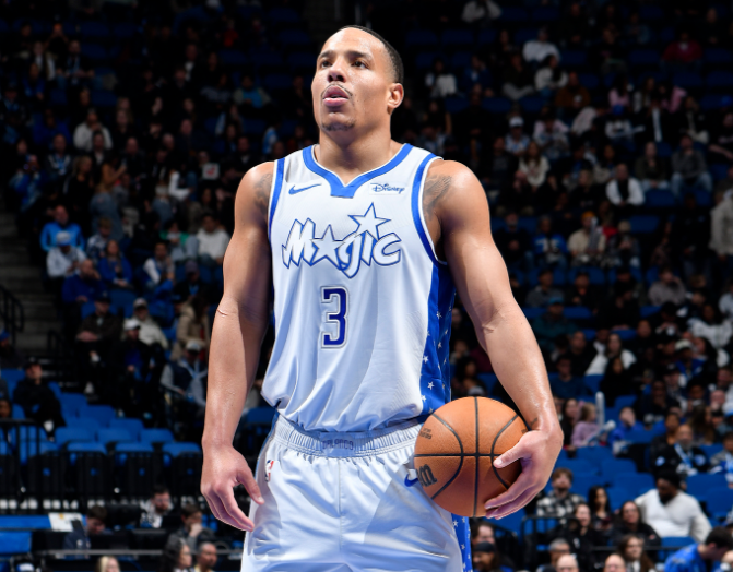 kaiyun-萨格斯15+11+11生涯首次三双 魔术20分大胜交锋9连胜篮网